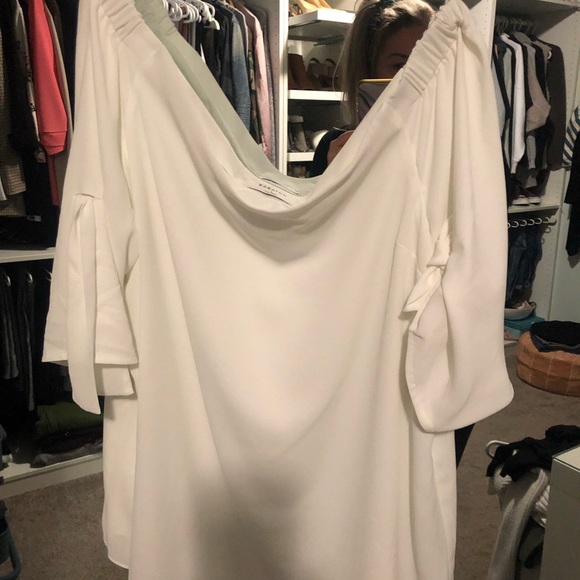 Artiza Babaton White off shoulder top - Picture 1 of 4